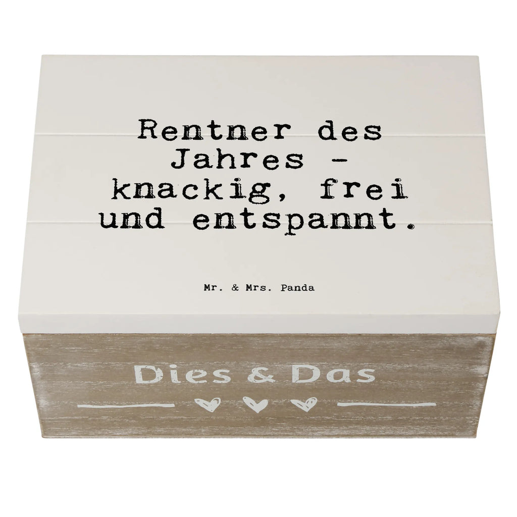 Holzkiste Sprüche und Zitate Rentner des Jahres - knackig, frei und entspannt. Holzkiste, Kiste, Schatzkiste, Truhe, Schatulle, XXL, Erinnerungsbox, Erinnerungskiste, Dekokiste, Aufbewahrungsbox, Geschenkbox, Geschenkdose, Spruch, Sprüche, lustige Sprüche, Weisheiten, Zitate, Spruch Geschenke, Spruch Sprüche Weisheiten Zitate Lustig Weisheit Worte