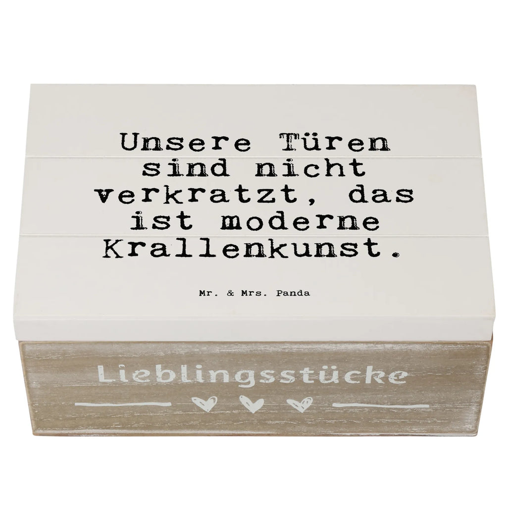 Holzkiste Sprüche und Zitate Unsere Türen sind nicht verkratzt, das ist moderne Krallenkunst. Holzkiste, Kiste, Schatzkiste, Truhe, Schatulle, XXL, Erinnerungsbox, Erinnerungskiste, Dekokiste, Aufbewahrungsbox, Geschenkbox, Geschenkdose, Spruch, Sprüche, lustige Sprüche, Weisheiten, Zitate, Spruch Geschenke, Spruch Sprüche Weisheiten Zitate Lustig Weisheit Worte