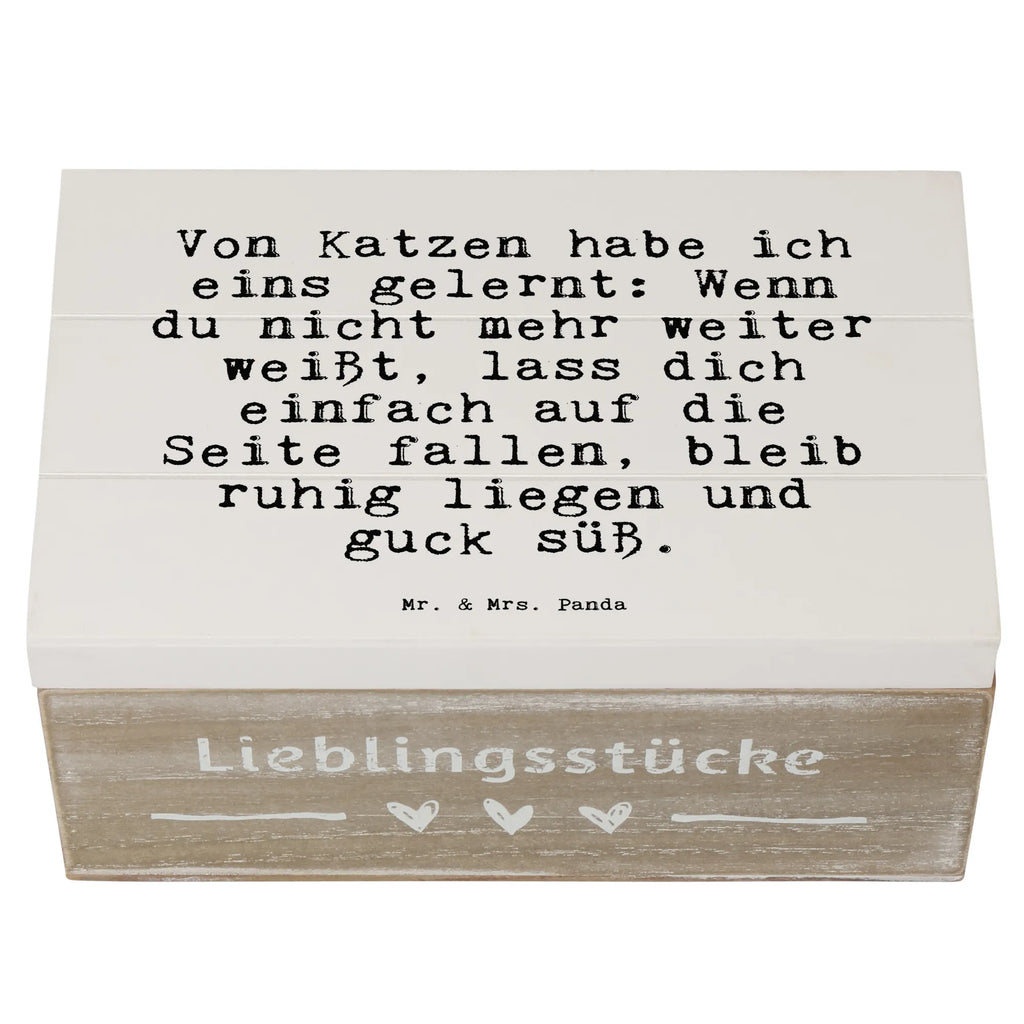 Holzkiste Sprüche und Zitate Von Katzen habe ich eins gelernt: Wenn du nicht mehr weiter weißt, lass dich einfach auf die Seite fallen, bleib ruhig liegen und guck süß. Holzkiste, Kiste, Schatzkiste, Truhe, Schatulle, XXL, Erinnerungsbox, Erinnerungskiste, Dekokiste, Aufbewahrungsbox, Geschenkbox, Geschenkdose, Spruch, Sprüche, lustige Sprüche, Weisheiten, Zitate, Spruch Geschenke, Spruch Sprüche Weisheiten Zitate Lustig Weisheit Worte