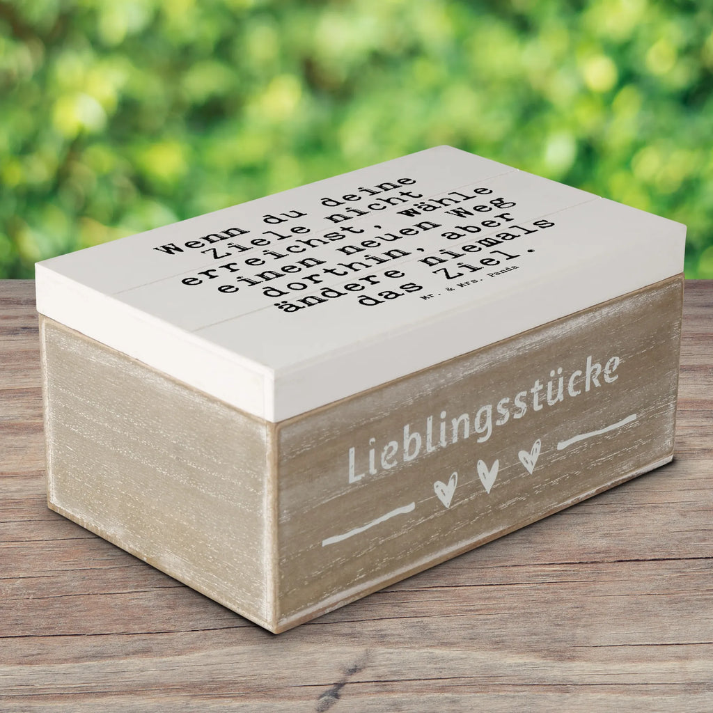 Holzkiste Sprüche und Zitate Wenn du deine Ziele nicht erreichst, wähle einen neuen Weg dorthin, aber ändere niemals das Ziel. Holzkiste, Kiste, Schatzkiste, Truhe, Schatulle, XXL, Erinnerungsbox, Erinnerungskiste, Dekokiste, Aufbewahrungsbox, Geschenkbox, Geschenkdose, Spruch, Sprüche, lustige Sprüche, Weisheiten, Zitate, Spruch Geschenke, Spruch Sprüche Weisheiten Zitate Lustig Weisheit Worte