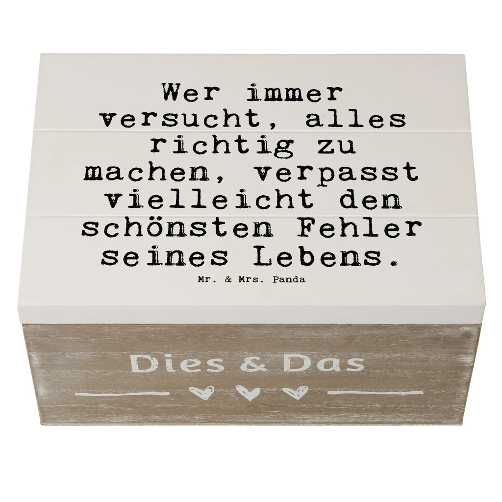 Holzkiste Sprüche und Zitate Wer immer versucht, alles richtig zu machen, verpasst vielleicht den schönsten Fehler seines Lebens. Holzkiste, Kiste, Schatzkiste, Truhe, Schatulle, XXL, Erinnerungsbox, Erinnerungskiste, Dekokiste, Aufbewahrungsbox, Geschenkbox, Geschenkdose, Spruch, Sprüche, lustige Sprüche, Weisheiten, Zitate, Spruch Geschenke, Spruch Sprüche Weisheiten Zitate Lustig Weisheit Worte