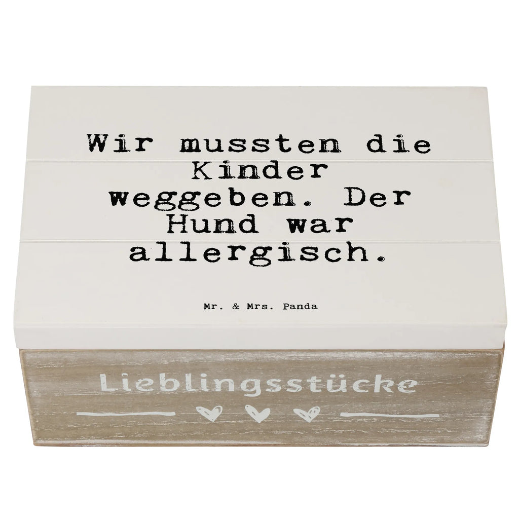 Holzkiste Sprüche und Zitate Wir mussten die Kinder weggeben. Der Hund war allergisch. Holzkiste, Kiste, Schatzkiste, Truhe, Schatulle, XXL, Erinnerungsbox, Erinnerungskiste, Dekokiste, Aufbewahrungsbox, Geschenkbox, Geschenkdose, Spruch, Sprüche, lustige Sprüche, Weisheiten, Zitate, Spruch Geschenke, Spruch Sprüche Weisheiten Zitate Lustig Weisheit Worte