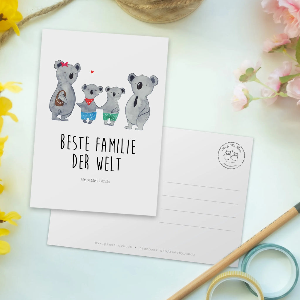 Postkarte Koala Familie zwei Postkarte, Karte, Geschenkkarte, Grußkarte, Einladung, Ansichtskarte, Geburtstagskarte, Einladungskarte, Dankeskarte, Ansichtskarten, Einladung Geburtstag, Einladungskarten Geburtstag, Familie, Vatertag, Muttertag, Bruder, Schwester, Mama, Papa, Oma, Opa, Koala, Koalabär, beste Familie, Familienzeit, Familienleben, Koalafamilie, Lieblingsfamilie