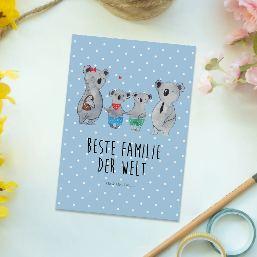 Postkarte Koala Familie zwei Postkarte, Karte, Geschenkkarte, Grußkarte, Einladung, Ansichtskarte, Geburtstagskarte, Einladungskarte, Dankeskarte, Ansichtskarten, Einladung Geburtstag, Einladungskarten Geburtstag, Familie, Vatertag, Muttertag, Bruder, Schwester, Mama, Papa, Oma, Opa, Koala, Koalabär, beste Familie, Familienzeit, Familienleben, Koalafamilie, Lieblingsfamilie