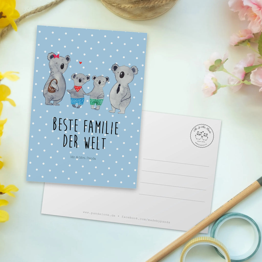 Postkarte Koala Familie zwei Postkarte, Karte, Geschenkkarte, Grußkarte, Einladung, Ansichtskarte, Geburtstagskarte, Einladungskarte, Dankeskarte, Ansichtskarten, Einladung Geburtstag, Einladungskarten Geburtstag, Familie, Vatertag, Muttertag, Bruder, Schwester, Mama, Papa, Oma, Opa, Koala, Koalabär, beste Familie, Familienzeit, Familienleben, Koalafamilie, Lieblingsfamilie