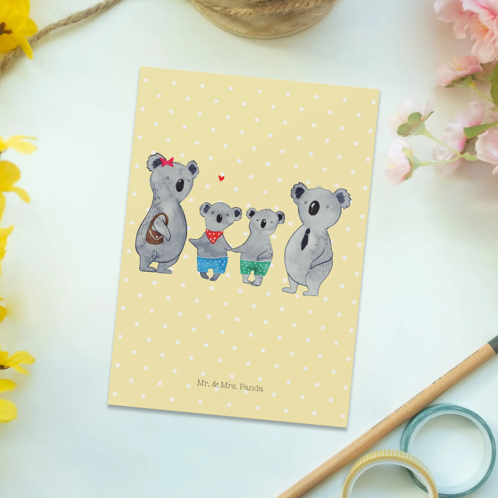 Postkarte Koala Familie zwei Postkarte, Karte, Geschenkkarte, Grußkarte, Einladung, Ansichtskarte, Geburtstagskarte, Einladungskarte, Dankeskarte, Ansichtskarten, Einladung Geburtstag, Einladungskarten Geburtstag, Familie, Vatertag, Muttertag, Bruder, Schwester, Mama, Papa, Oma, Opa, Koala, Koalabär, beste Familie, Familienzeit, Familienleben, Koalafamilie, Lieblingsfamilie