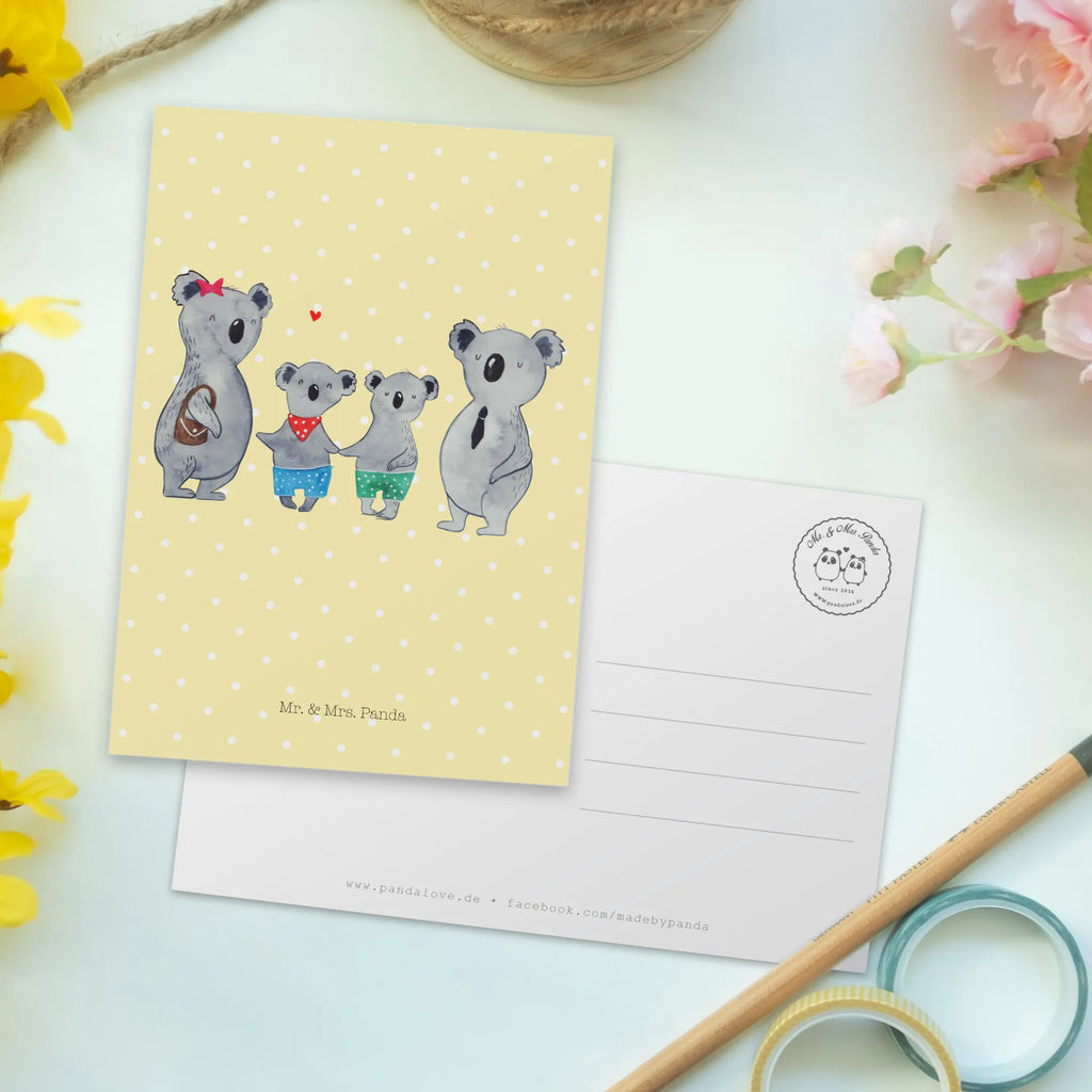 Postkarte Koala Familie zwei Postkarte, Karte, Geschenkkarte, Grußkarte, Einladung, Ansichtskarte, Geburtstagskarte, Einladungskarte, Dankeskarte, Ansichtskarten, Einladung Geburtstag, Einladungskarten Geburtstag, Familie, Vatertag, Muttertag, Bruder, Schwester, Mama, Papa, Oma, Opa, Koala, Koalabär, beste Familie, Familienzeit, Familienleben, Koalafamilie, Lieblingsfamilie