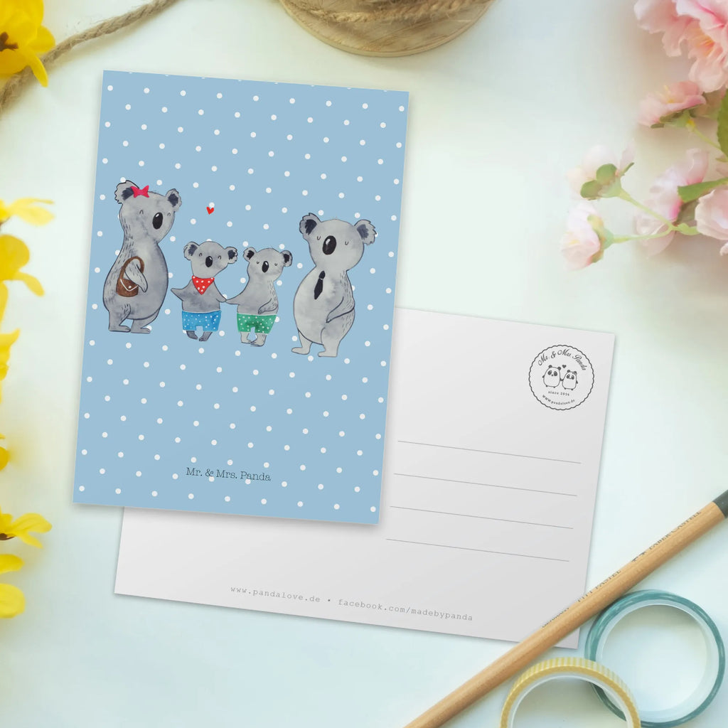 Postkarte Koala Familie zwei Postkarte, Karte, Geschenkkarte, Grußkarte, Einladung, Ansichtskarte, Geburtstagskarte, Einladungskarte, Dankeskarte, Ansichtskarten, Einladung Geburtstag, Einladungskarten Geburtstag, Familie, Vatertag, Muttertag, Bruder, Schwester, Mama, Papa, Oma, Opa, Koala, Koalabär, beste Familie, Familienzeit, Familienleben, Koalafamilie, Lieblingsfamilie