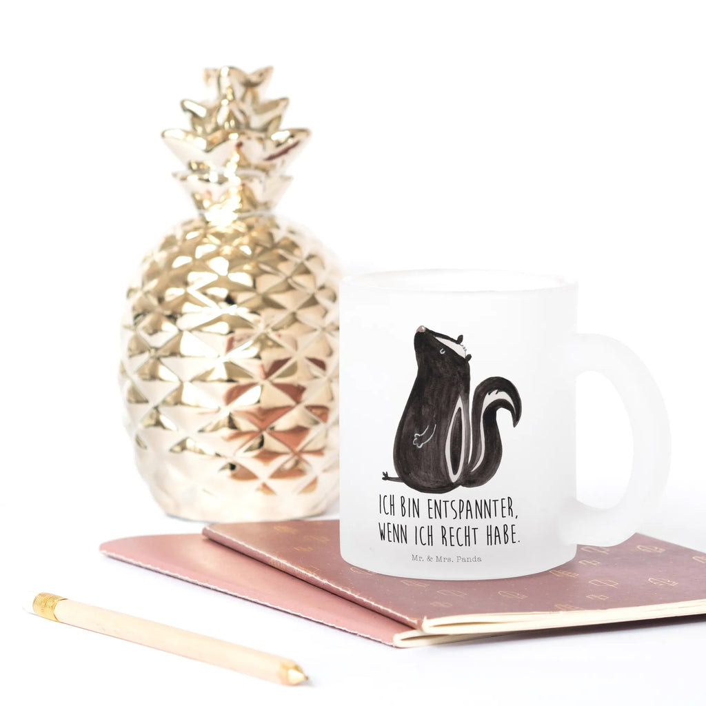 Teetasse Stinktier sitzend Teetasse, Teeglas, Teebecher, Tasse mit Henkel, Tasse, Glas Teetasse, Teetasse aus Glas, Stinktier, Skunk, Wildtier, Raubtier, Stinker, Stinki, Spruch, Büro, Recht, Besserwisser