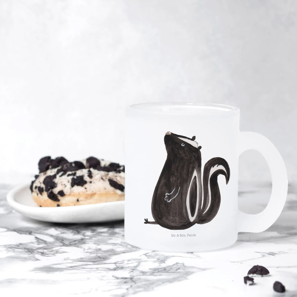 Teetasse Stinktier sitzend Teetasse, Teeglas, Teebecher, Tasse mit Henkel, Tasse, Glas Teetasse, Teetasse aus Glas, Stinktier, Skunk, Wildtier, Raubtier, Stinker, Stinki, Spruch, Büro, Recht, Besserwisser