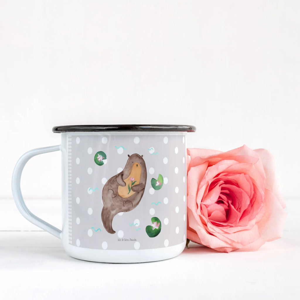 XL Emaille Tasse Otter mit Seerose XL Emaille Tasse, Metalltasse, Kaffeetasse, Tasse, Becher, Kaffeebecher, Camping, Campingbecher, Tassendruck, Metall-Tasse, Deko-Becher, emailliert, Outdoor Tasse, Trinkbecher, bruchsicher, Emaille-Optik, Motivtasse, Outdoor Kaffeetasse, Otter, Fischotter, Seeotter, Otter Seeotter See Otter