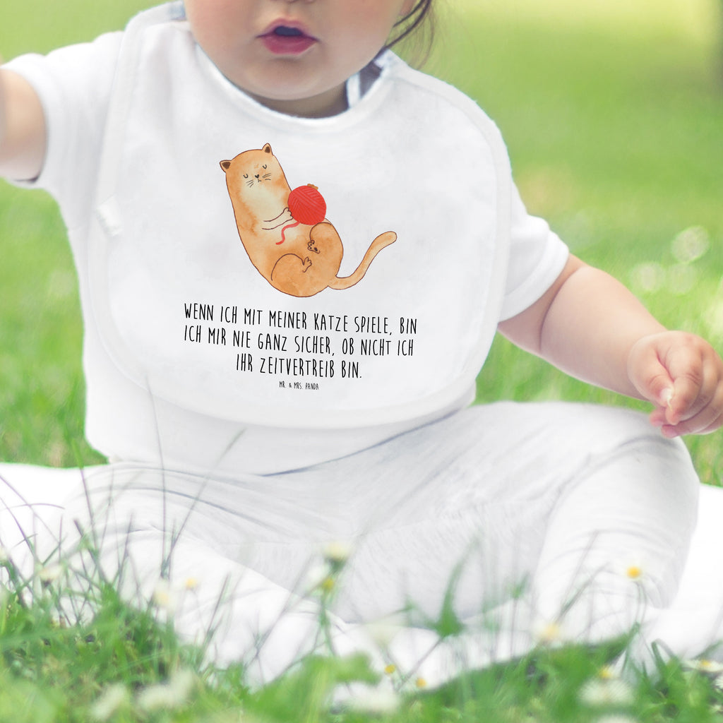 Organic Babylätzchen Katze Wolle Baby, Lätzchen, Spucktuch, Sabberlätzchen, Klettlätzchen, Babygeschenk, Baby Lätzchen, Geschenk für Geburt, Geschenk zur Geburt, Baby Spucktuch, Babyausstattung, Geschenkidee für Babyparty, Katze, Katzenmotiv, Katzenfan, Katzendeko, Katzenfreund, Katzenliebhaber, Katzenprodukte, Katzenartikel, Katzenaccessoires, Katzensouvenirs, Katzenliebhaberprodukte, Katzenmotive, Katzen, Kater, Mietze, Cat, Cats, Katzenhalter, Katzenbesitzerin, Haustier, Wollknäuel, Wolle, Spielen, Spiel, verspielt