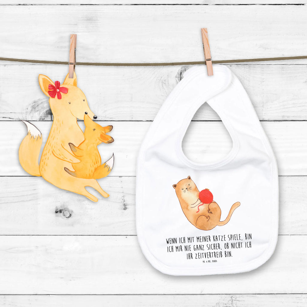 Organic Babylätzchen Katze Wolle Baby, Lätzchen, Spucktuch, Sabberlätzchen, Klettlätzchen, Babygeschenk, Baby Lätzchen, Geschenk für Geburt, Geschenk zur Geburt, Baby Spucktuch, Babyausstattung, Geschenkidee für Babyparty, Katze, Katzenmotiv, Katzenfan, Katzendeko, Katzenfreund, Katzenliebhaber, Katzenprodukte, Katzenartikel, Katzenaccessoires, Katzensouvenirs, Katzenliebhaberprodukte, Katzenmotive, Katzen, Kater, Mietze, Cat, Cats, Katzenhalter, Katzenbesitzerin, Haustier, Wollknäuel, Wolle, Spielen, Spiel, verspielt