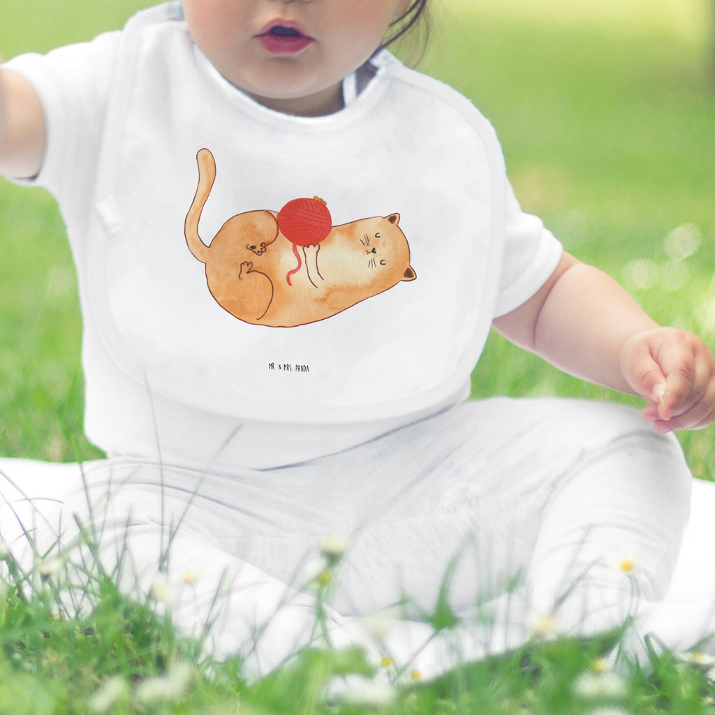 Organic Babylätzchen Katze Wolle Baby, Lätzchen, Spucktuch, Sabberlätzchen, Klettlätzchen, Babygeschenk, Baby Lätzchen, Geschenk für Geburt, Geschenk zur Geburt, Baby Spucktuch, Babyausstattung, Geschenkidee für Babyparty, Katze, Katzenmotiv, Katzenfan, Katzendeko, Katzenfreund, Katzenliebhaber, Katzenprodukte, Katzenartikel, Katzenaccessoires, Katzensouvenirs, Katzenliebhaberprodukte, Katzenmotive, Katzen, Kater, Mietze, Cat, Cats, Katzenhalter, Katzenbesitzerin, Haustier, Wollknäuel, Wolle, Spielen, Spiel, verspielt