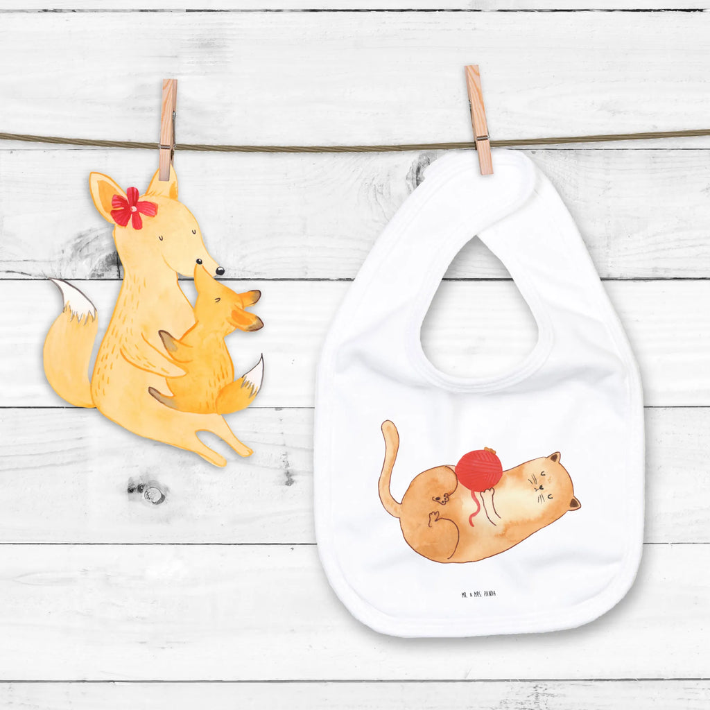 Organic Babylätzchen Katze Wolle Baby, Lätzchen, Spucktuch, Sabberlätzchen, Klettlätzchen, Babygeschenk, Baby Lätzchen, Geschenk für Geburt, Geschenk zur Geburt, Baby Spucktuch, Babyausstattung, Geschenkidee für Babyparty, Katze, Katzenmotiv, Katzenfan, Katzendeko, Katzenfreund, Katzenliebhaber, Katzenprodukte, Katzenartikel, Katzenaccessoires, Katzensouvenirs, Katzenliebhaberprodukte, Katzenmotive, Katzen, Kater, Mietze, Cat, Cats, Katzenhalter, Katzenbesitzerin, Haustier, Wollknäuel, Wolle, Spielen, Spiel, verspielt