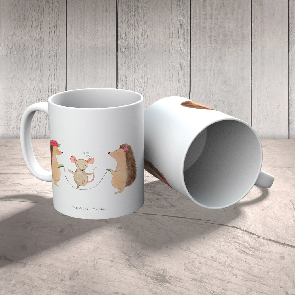 Tasse Igel Seilhüpfen Tasse, Kaffeetasse, Teetasse, Becher, Kaffeebecher, Teebecher, Keramiktasse, Porzellantasse, Büro Tasse, Geschenk Tasse, Tasse Sprüche, Tasse Motive, Kaffeetassen, Tasse bedrucken, Designer Tasse, Cappuccino Tassen, Schöne Teetassen, Tiermotive, Gute Laune, lustige Sprüche, Tiere, Igel, Maus, Seilspringen, Seilhüpfen, Kinder, Kindergarten