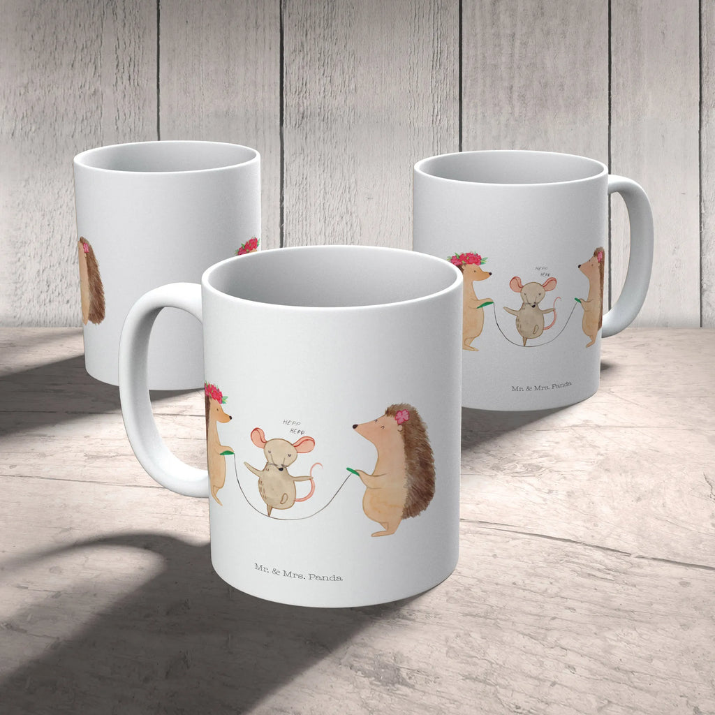 Tasse Igel Seilhüpfen Tasse, Kaffeetasse, Teetasse, Becher, Kaffeebecher, Teebecher, Keramiktasse, Porzellantasse, Büro Tasse, Geschenk Tasse, Tasse Sprüche, Tasse Motive, Kaffeetassen, Tasse bedrucken, Designer Tasse, Cappuccino Tassen, Schöne Teetassen, Tiermotive, Gute Laune, lustige Sprüche, Tiere, Igel, Maus, Seilspringen, Seilhüpfen, Kinder, Kindergarten