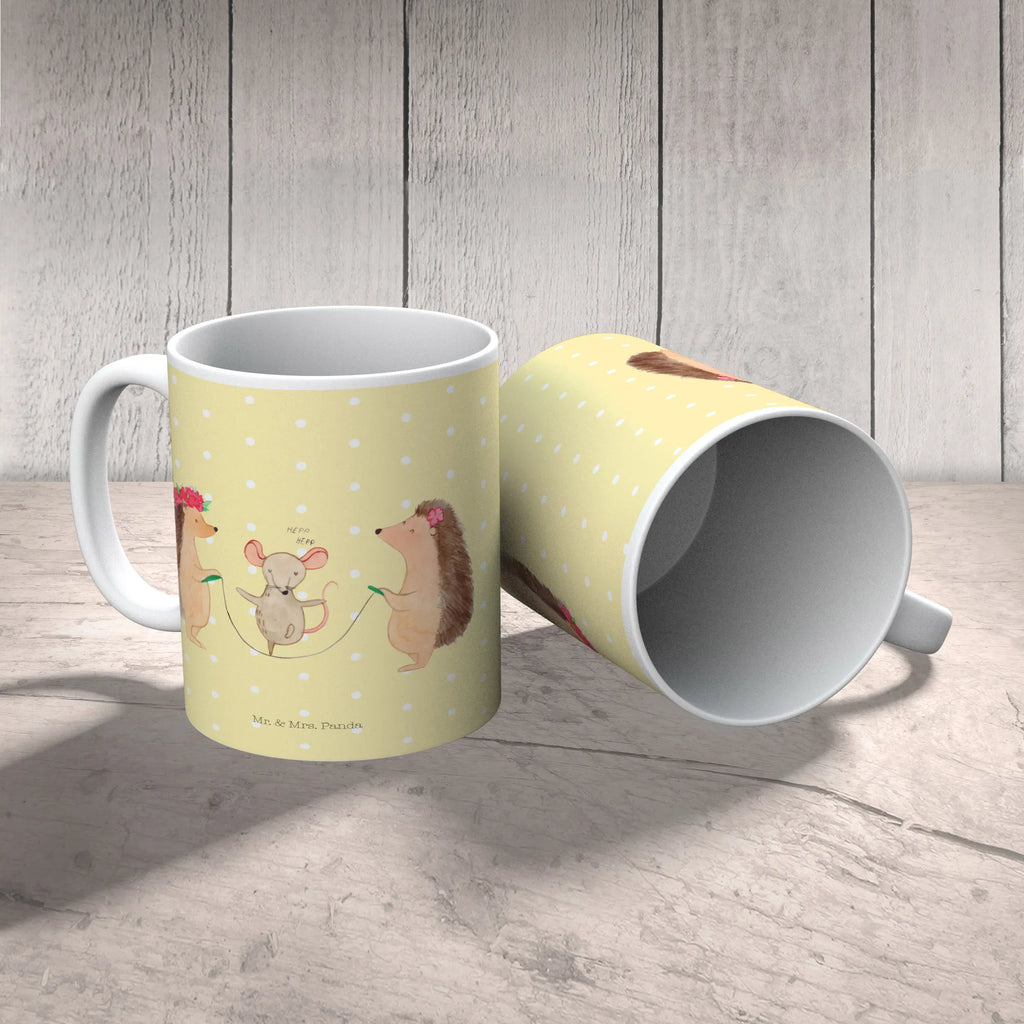 Tasse Igel Seilhüpfen Tasse, Kaffeetasse, Teetasse, Becher, Kaffeebecher, Teebecher, Keramiktasse, Porzellantasse, Büro Tasse, Geschenk Tasse, Tasse Sprüche, Tasse Motive, Kaffeetassen, Tasse bedrucken, Designer Tasse, Cappuccino Tassen, Schöne Teetassen, Tiermotive, Gute Laune, lustige Sprüche, Tiere, Igel, Maus, Seilspringen, Seilhüpfen, Kinder, Kindergarten