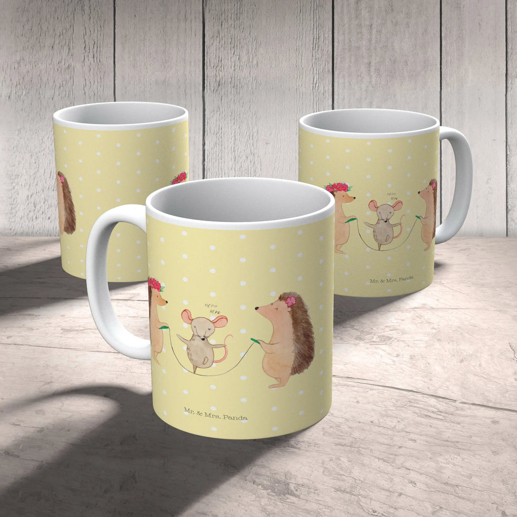 Tasse Igel Seilhüpfen Tasse, Kaffeetasse, Teetasse, Becher, Kaffeebecher, Teebecher, Keramiktasse, Porzellantasse, Büro Tasse, Geschenk Tasse, Tasse Sprüche, Tasse Motive, Kaffeetassen, Tasse bedrucken, Designer Tasse, Cappuccino Tassen, Schöne Teetassen, Tiermotive, Gute Laune, lustige Sprüche, Tiere, Igel, Maus, Seilspringen, Seilhüpfen, Kinder, Kindergarten