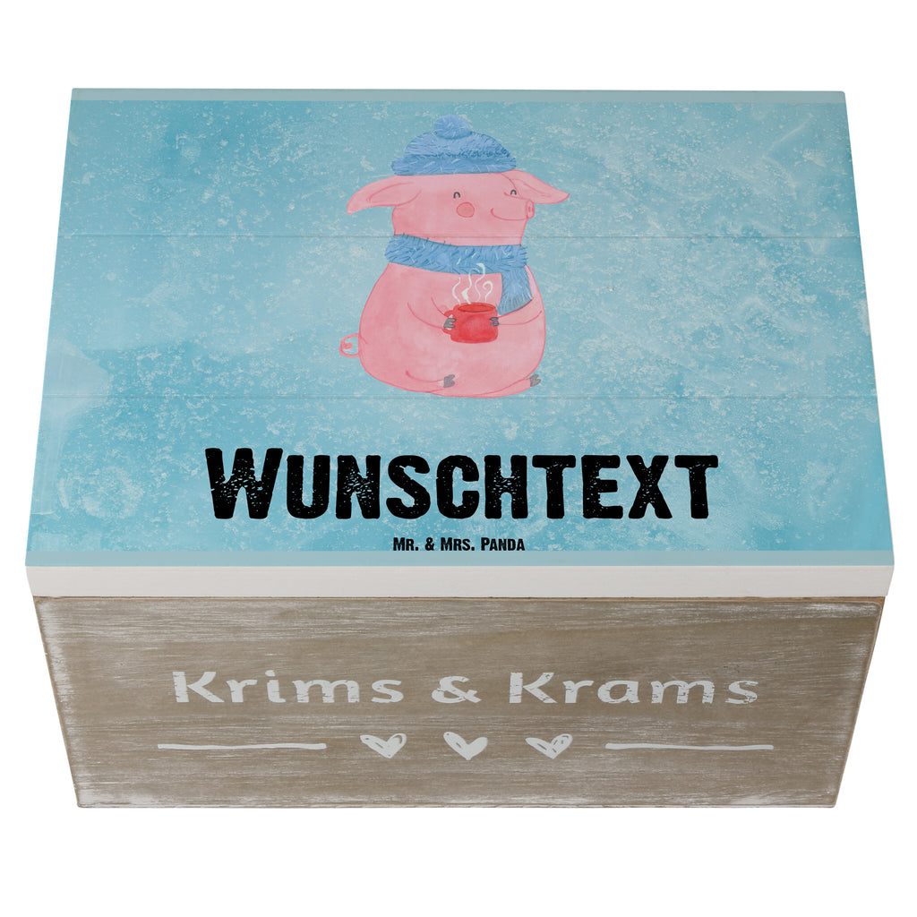 Personalisierte Holzkiste Schweinchen Glühwein Holzkiste mit Namen, Kiste mit Namen, Schatzkiste mit Namen, Truhe mit Namen, Schatulle mit Namen, Erinnerungsbox mit Namen, Erinnerungskiste, mit Namen, Dekokiste mit Namen, Aufbewahrungsbox mit Namen, Holzkiste Personalisiert, Kiste Personalisiert, Schatzkiste Personalisiert, Truhe Personalisiert, Schatulle Personalisiert, Erinnerungsbox Personalisiert, Erinnerungskiste Personalisiert, Dekokiste Personalisiert, Aufbewahrungsbox Personalisiert, Geschenkbox personalisiert, GEschenkdose personalisiert, Winter, Weihnachten, Weihnachtsdeko, Nikolaus, Advent, Heiligabend, Wintermotiv, Glühwein, Betrunken, Weihnachtsmarkt, Spruch