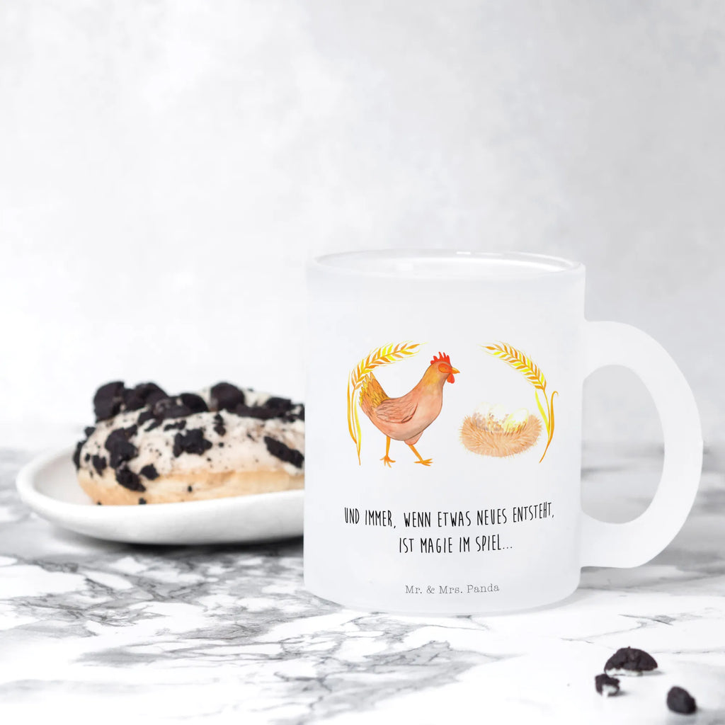 Teetasse Huhn stolz Teetasse, Teeglas, Teebecher, Tasse mit Henkel, Tasse, Glas Teetasse, Teetasse aus Glas, Bauernhof, Hoftiere, Landwirt, Landwirtin, Hahn, Henne, Hühner, Eier, Hof, Landleben, Motivation, Geburt, Magie, Spruch, Schwangerschaft