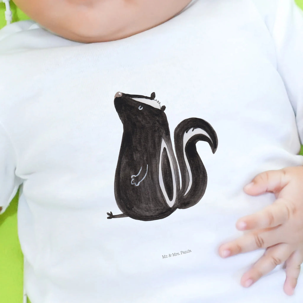 Organic Baby Shirt Stinktier Sitzen Baby T-Shirt, Jungen Baby T-Shirt, Mädchen Baby T-Shirt, Shirt, Stinktier, Skunk, Wildtier, Raubtier, Stinker, Stinki, Spruch, Büro, Recht, Besserwisser