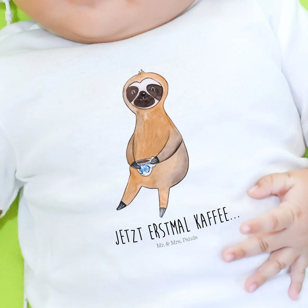 Organic Baby Shirt Faultier Kaffee Baby T-Shirt, Jungen Baby T-Shirt, Mädchen Baby T-Shirt, Shirt, Faultier, Faultier Geschenk, Faultier Deko, Faultiere, faul, Lieblingstier, Kaffee, erster Kaffee, Morgenmuffel, Frühaufsteher, Kaffeetasse, Genießer, Coffee, Kaffeegetränk