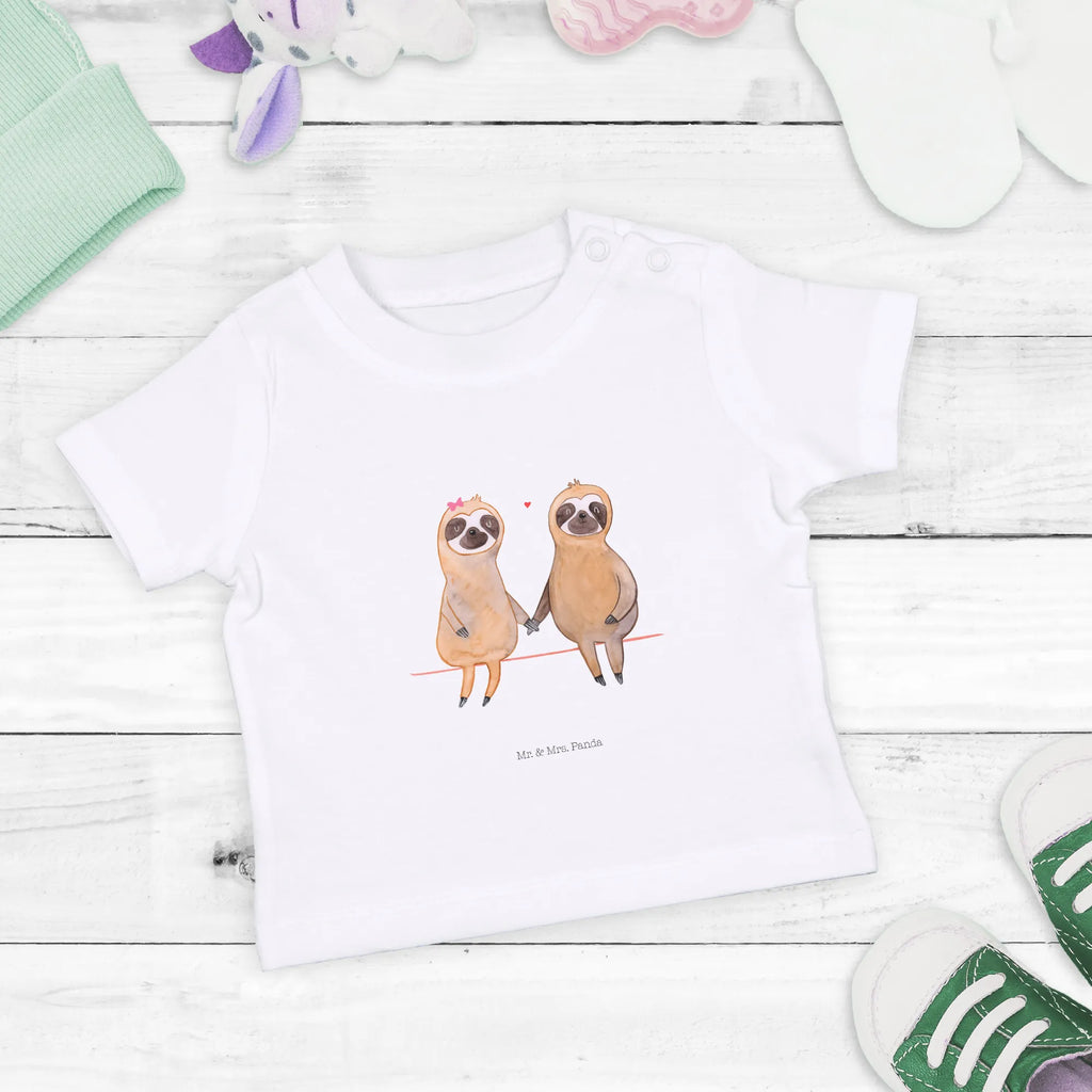 Organic Baby Shirt Faultier Pärchen Baby T-Shirt, Jungen Baby T-Shirt, Mädchen Baby T-Shirt, Shirt, Faultier, Faultier Geschenk, Faultier Deko, Faultiere, faul, Lieblingstier, Liebe, Liebespaar, Faultierliebe, Faultierpärchen, verliebt, verlobt, gemeinsam, relaxen, Pärchen, Beziehung, Langsamkeit