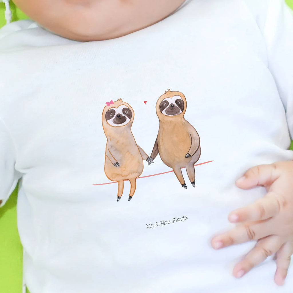 Organic Baby Shirt Faultier Pärchen Baby T-Shirt, Jungen Baby T-Shirt, Mädchen Baby T-Shirt, Shirt, Faultier, Faultier Geschenk, Faultier Deko, Faultiere, faul, Lieblingstier, Liebe, Liebespaar, Faultierliebe, Faultierpärchen, verliebt, verlobt, gemeinsam, relaxen, Pärchen, Beziehung, Langsamkeit