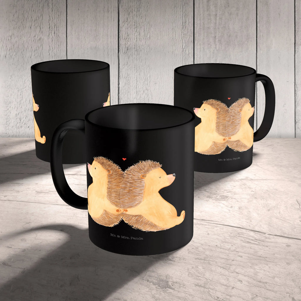 Tasse Igel händchenhaltend Tasse, Kaffeetasse, Teetasse, Becher, Kaffeebecher, Teebecher, Keramiktasse, Porzellantasse, Büro Tasse, Geschenk Tasse, Tasse Sprüche, Tasse Motive, Kaffeetassen, Tasse bedrucken, Designer Tasse, Cappuccino Tassen, Schöne Teetassen, Liebe, Partner, Freund, Freundin, Ehemann, Ehefrau, Heiraten, Verlobung, Heiratsantrag, Liebesgeschenk, Jahrestag, Hocheitstag, Igel, Igelliebe, Hand in Hand, Liebesbeweis, große Liebe, Liebesbotschaft, Hochzeit, Lieblingsmensch, Gemeinsamkeit, Love, Geschenk für zwei