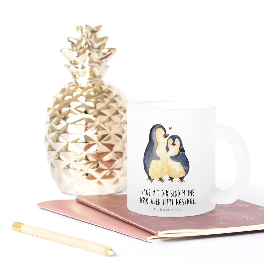 Teetasse Pinguin umarmend Teetasse, Teeglas, Teebecher, Tasse mit Henkel, Tasse, Glas Teetasse, Teetasse aus Glas, Pinguin, Liebe, Liebespaar, Liebesbeweis, Liebesgeschenk, Verlobung, Jahrestag, Hochzeitstag, Hochzeit, Hochzeitsgeschenk