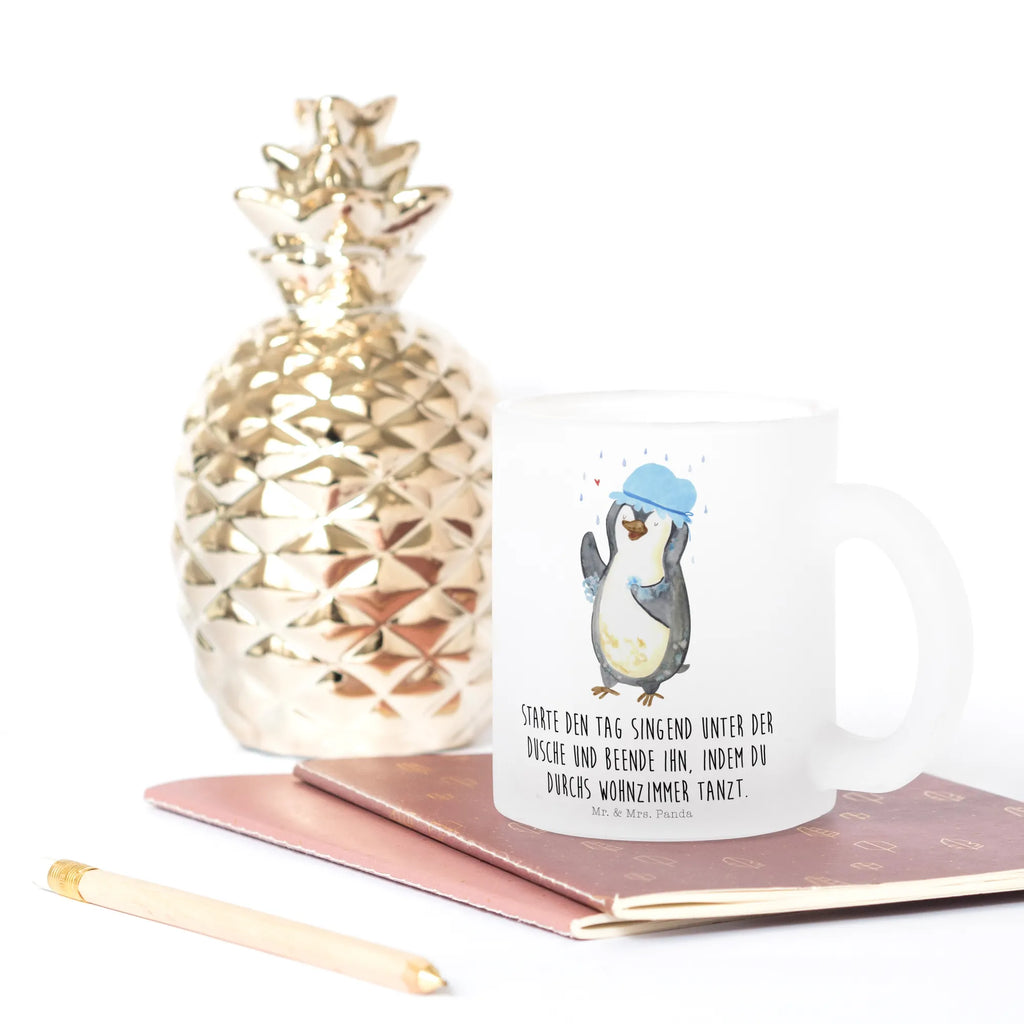 Teetasse Pinguin duscht Teetasse, Teeglas, Teebecher, Tasse mit Henkel, Tasse, Glas Teetasse, Teetasse aus Glas, Pinguin, Pinguine, Dusche, duschen, Lebensmotto, Motivation, Neustart, Neuanfang, glücklich sein