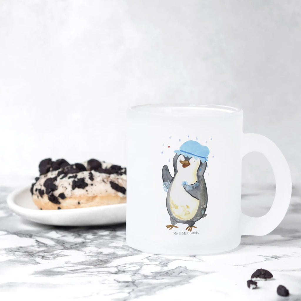 Teetasse Pinguin duscht Teetasse, Teeglas, Teebecher, Tasse mit Henkel, Tasse, Glas Teetasse, Teetasse aus Glas, Pinguin, Pinguine, Dusche, duschen, Lebensmotto, Motivation, Neustart, Neuanfang, glücklich sein