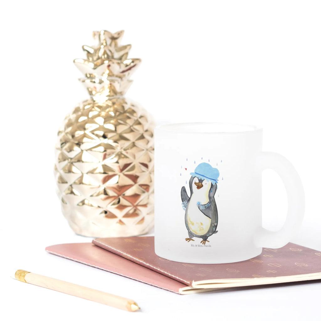 Teetasse Pinguin duscht Teetasse, Teeglas, Teebecher, Tasse mit Henkel, Tasse, Glas Teetasse, Teetasse aus Glas, Pinguin, Pinguine, Dusche, duschen, Lebensmotto, Motivation, Neustart, Neuanfang, glücklich sein