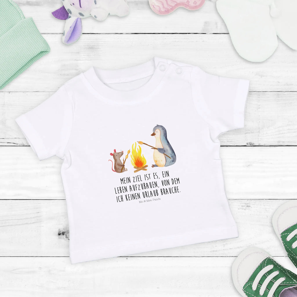 Organic Baby Shirt Pinguin Lagerfeuer Baby T-Shirt, Jungen Baby T-Shirt, Mädchen Baby T-Shirt, Shirt, Pinguin, Maus, Pinguine, Lagerfeuer, Leben, Arbeit, Job, Motivation, Büro, Büroalltag, Lebensspruch, Lebensmotivation, Neustart, Liebe, grillen, Feuer, Marshmallows