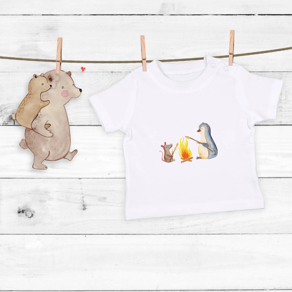 Organic Baby Shirt Pinguin Lagerfeuer Baby T-Shirt, Jungen Baby T-Shirt, Mädchen Baby T-Shirt, Shirt, Pinguin, Maus, Pinguine, Lagerfeuer, Leben, Arbeit, Job, Motivation, Büro, Büroalltag, Lebensspruch, Lebensmotivation, Neustart, Liebe, grillen, Feuer, Marshmallows