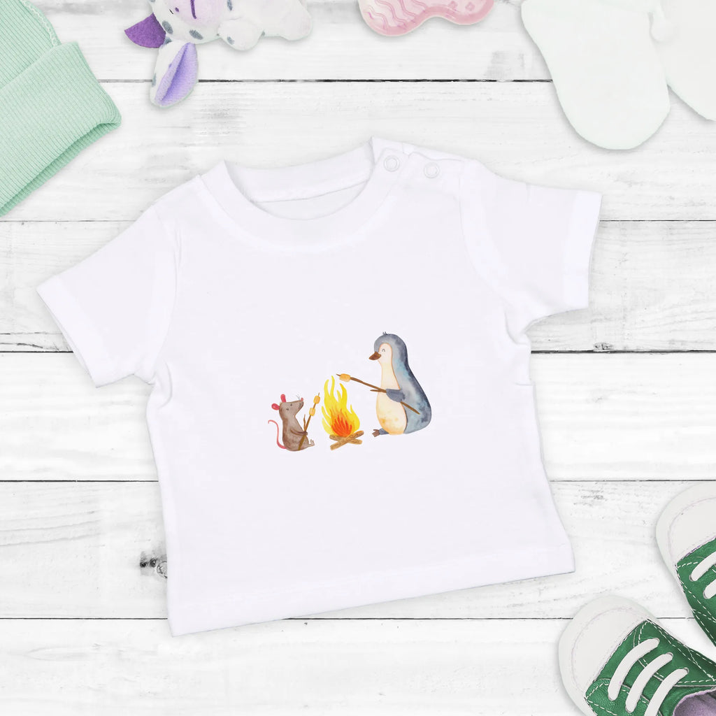 Organic Baby Shirt Pinguin Lagerfeuer Baby T-Shirt, Jungen Baby T-Shirt, Mädchen Baby T-Shirt, Shirt, Pinguin, Maus, Pinguine, Lagerfeuer, Leben, Arbeit, Job, Motivation, Büro, Büroalltag, Lebensspruch, Lebensmotivation, Neustart, Liebe, grillen, Feuer, Marshmallows