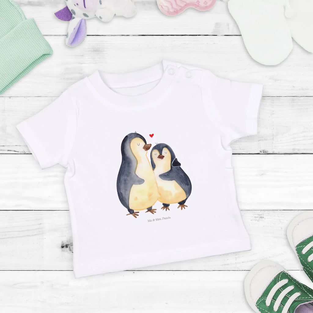 Organic Baby Shirt Pinguin umarmen Baby T-Shirt, Jungen Baby T-Shirt, Mädchen Baby T-Shirt, Shirt, Pinguin, Liebe, Liebespaar, Liebesbeweis, Liebesgeschenk, Verlobung, Jahrestag, Hochzeitstag, Hochzeit, Hochzeitsgeschenk