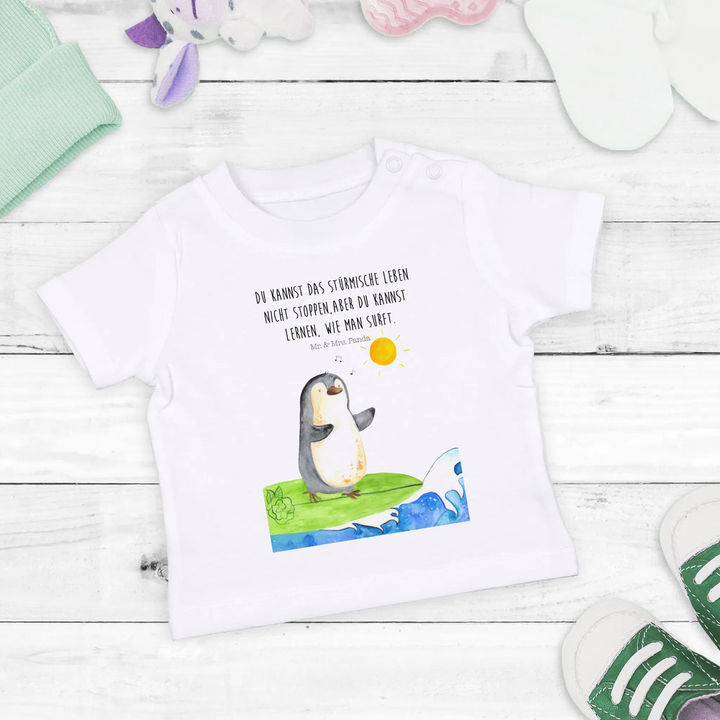 Organic Baby Shirt Pinguin Surfer Baby T-Shirt, Jungen Baby T-Shirt, Mädchen Baby T-Shirt, Shirt, Pinguin, Pinguine, surfen, Surfer, Hawaii, Urlaub, Wellen, Wellen reiten, Portugal