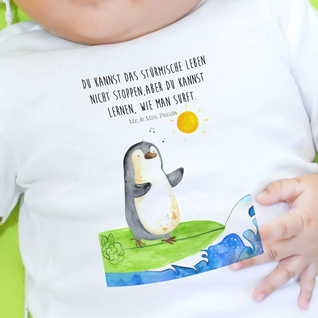 Organic Baby Shirt Pinguin Surfer Baby T-Shirt, Jungen Baby T-Shirt, Mädchen Baby T-Shirt, Shirt, Pinguin, Pinguine, surfen, Surfer, Hawaii, Urlaub, Wellen, Wellen reiten, Portugal