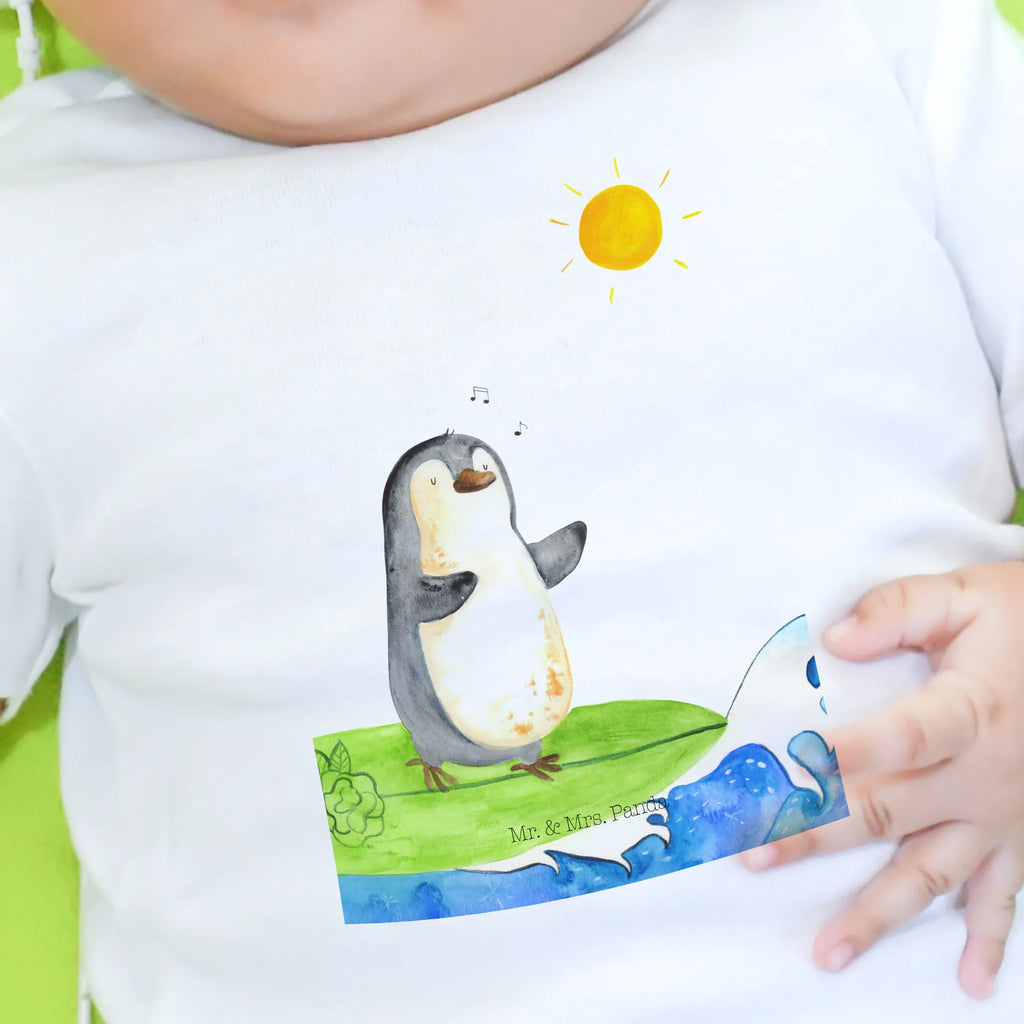 Organic Baby Shirt Pinguin Surfer Baby T-Shirt, Jungen Baby T-Shirt, Mädchen Baby T-Shirt, Shirt, Pinguin, Pinguine, surfen, Surfer, Hawaii, Urlaub, Wellen, Wellen reiten, Portugal