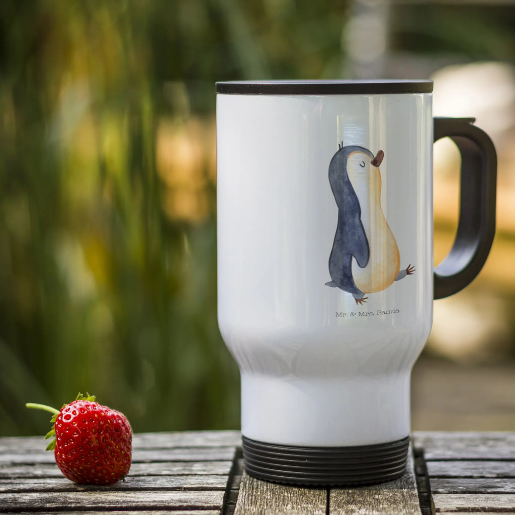 Thermobecher Pinguin marschierend Thermobecher, To Go Becher, Thermotasse, Kaffeebecher, Isolierbecher, Thermobecher To Go, Warmhaltetasse, Edelstahlbecher, Reisebecher, Tasse mit Deckel, Thermobecher für 400 ml, Kaffeetasse zum Mitnehmen, Tasse zum Mitnehmen, Spülmaschinenfest, Pinguin, Pinguine, Frühaufsteher, Langschläfer, Bruder, Schwester, Familie