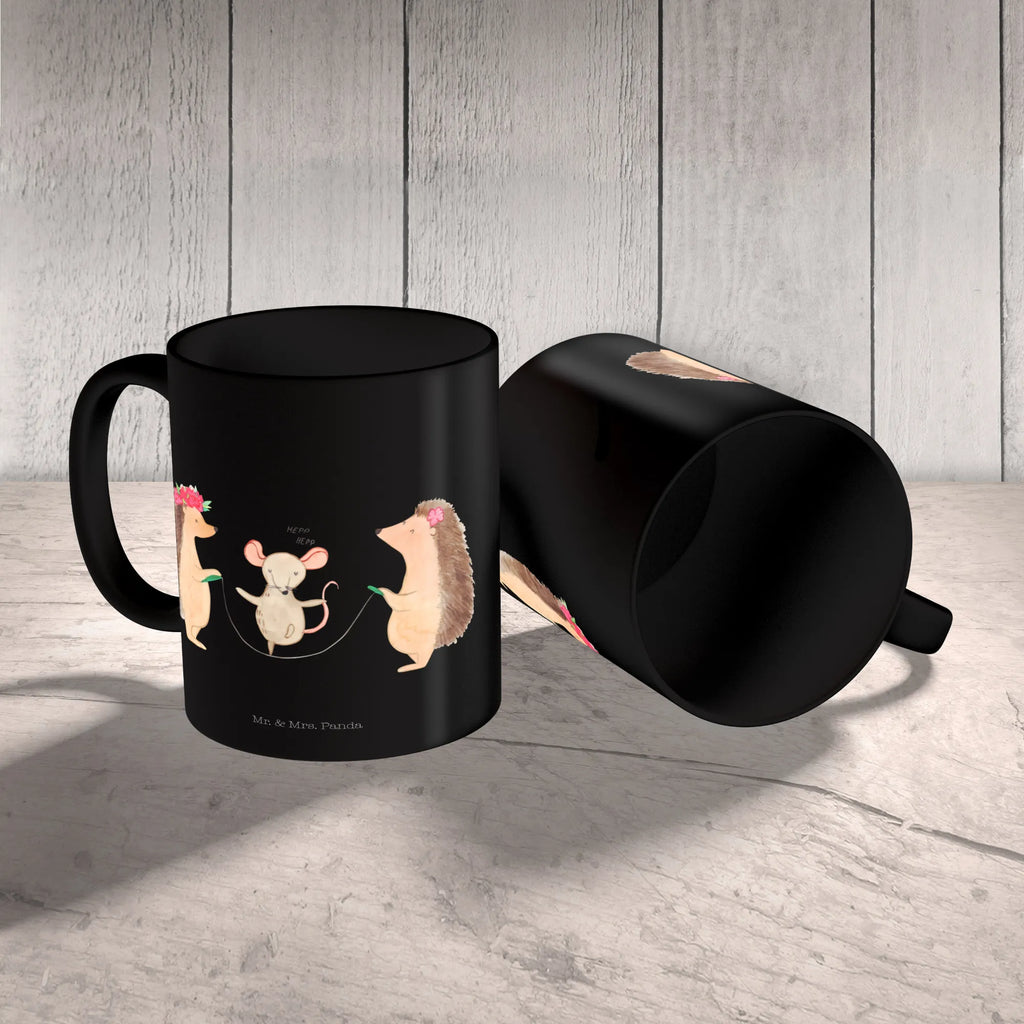 Tasse Igel Seilhüpfen Tasse, Kaffeetasse, Teetasse, Becher, Kaffeebecher, Teebecher, Keramiktasse, Porzellantasse, Büro Tasse, Geschenk Tasse, Tasse Sprüche, Tasse Motive, Kaffeetassen, Tasse bedrucken, Designer Tasse, Cappuccino Tassen, Schöne Teetassen, Tiermotive, Gute Laune, lustige Sprüche, Tiere, Igel, Maus, Seilspringen, Seilhüpfen, Kinder, Kindergarten