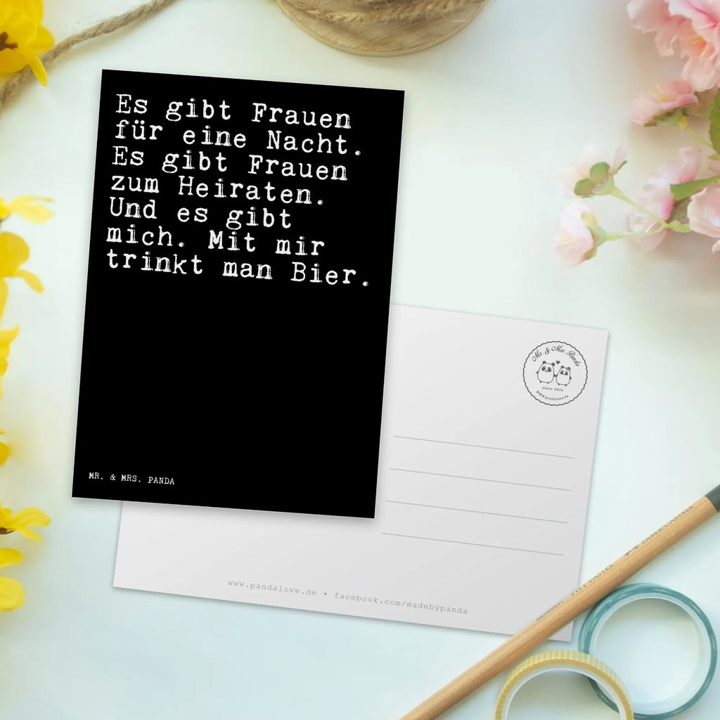 Postkarte Sprüche und Zitate Es gibt Frauen für eine Nacht. Es gibt Frauen zum Heiraten. Und es gibt mich. Mit mir trinkt man Bier. Postkarte, Karte, Geschenkkarte, Grußkarte, Einladung, Ansichtskarte, Geburtstagskarte, Einladungskarte, Dankeskarte, Ansichtskarten, Einladung Geburtstag, Einladungskarten Geburtstag, Spruch, Sprüche, lustige Sprüche, Weisheiten, Zitate, Spruch Geschenke, Spruch Sprüche Weisheiten Zitate Lustig Weisheit Worte