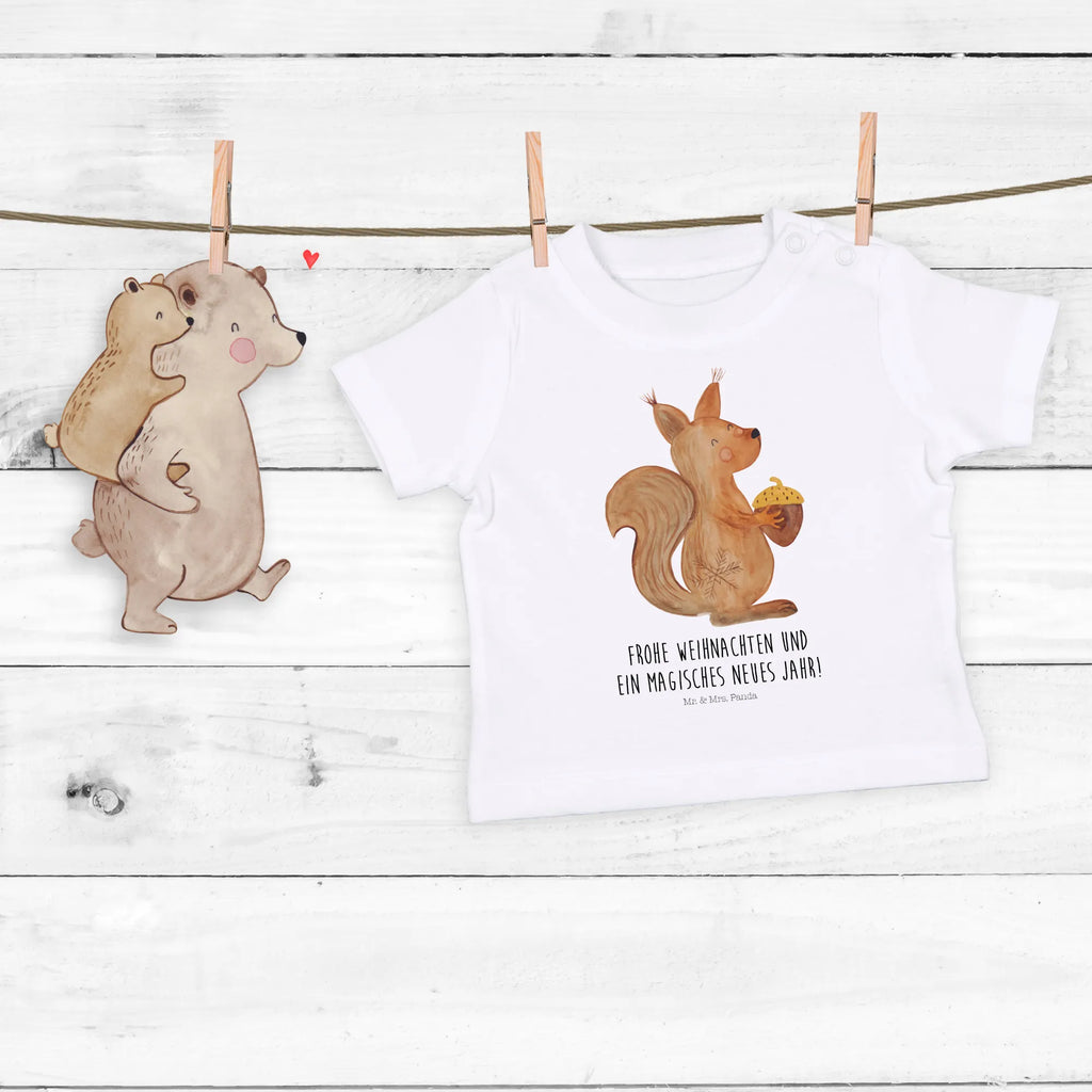 Organic Baby Shirt Eichhörnchen Weihnachtszeit Baby T-Shirt, Jungen Baby T-Shirt, Mädchen Baby T-Shirt, Shirt, Winter, Weihnachten, Weihnachtsdeko, Nikolaus, Advent, Heiligabend, Wintermotiv, Frohe Weihnachten, Frohes neues Jahr, Guten Rutsch, Weihnachtsmotiv, Weihnachtsgruß, Neujahr, Vogel