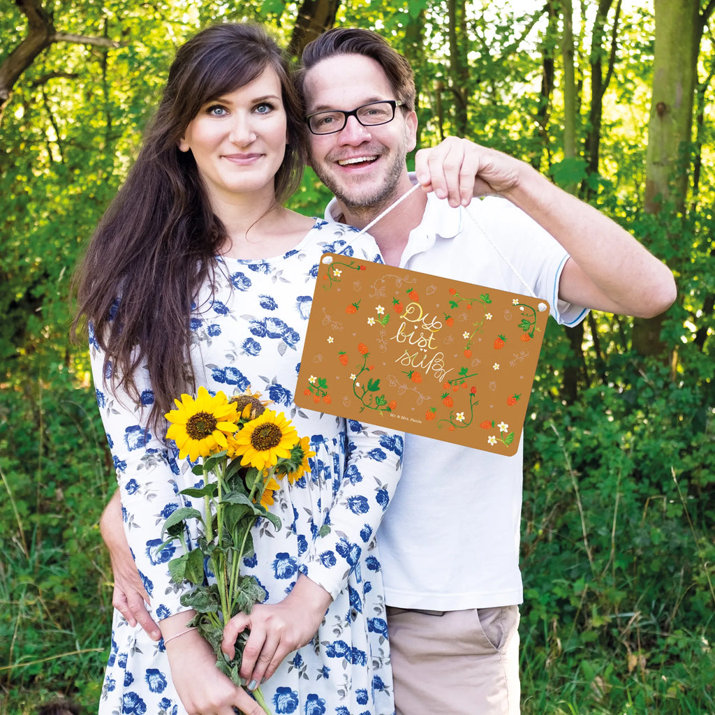 Deko Schild Erdbeeren Du bist süß Dekoschild, Deko Schild, Schild, Tür Schild, Türschild, Holzschild, Wandschild, Wanddeko, Blumen Deko, Frühlings Deko, Sommer Deko, Dekoration, positive Botschaft, Naturliebhaber, Outdoor, Natur, Abenteuer, Erdbeere, süß, Du bist süß, Liebe Spruch, Liebe Zitat, Kompliment, Geschenk Freundin, Jahrestag, Geschenk Partner, Deko