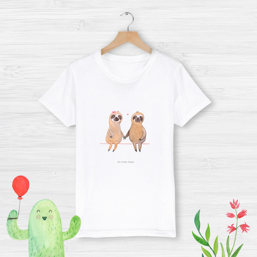 Organic Kinder T-Shirt Faultier Pärchen Kinder T-Shirt, Kinder T-Shirt Mädchen, Kinder T-Shirt Jungen, Faultier, Faultier Geschenk, Faultier Deko, Faultiere, faul, Lieblingstier, Liebe, Liebespaar, Faultierliebe, Faultierpärchen, verliebt, verlobt, gemeinsam, relaxen, Pärchen, Beziehung, Langsamkeit