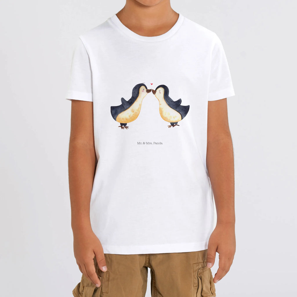 Organic Kinder T-Shirt Pinguin Liebe Kinder T-Shirt, Kinder T-Shirt Mädchen, Kinder T-Shirt Jungen, Liebe, Partner, Freund, Freundin, Ehemann, Ehefrau, Heiraten, Verlobung, Heiratsantrag, Liebesgeschenk, Jahrestag, Hocheitstag, Pinguin, Pinguine, Pinguin Paar, Pinguinpaar, Pinguin Liebe, Paar, Pärchen. Liebespaar, Liebesbeweis, Liebesspruch, Hochzeitstag, Geschenk Freund, Geschenk Freundin, Verlobte, Verlobter, Love, Geschenk Hochzeitstag, Geschenkidee, Hochzeit, Gastgeschenk