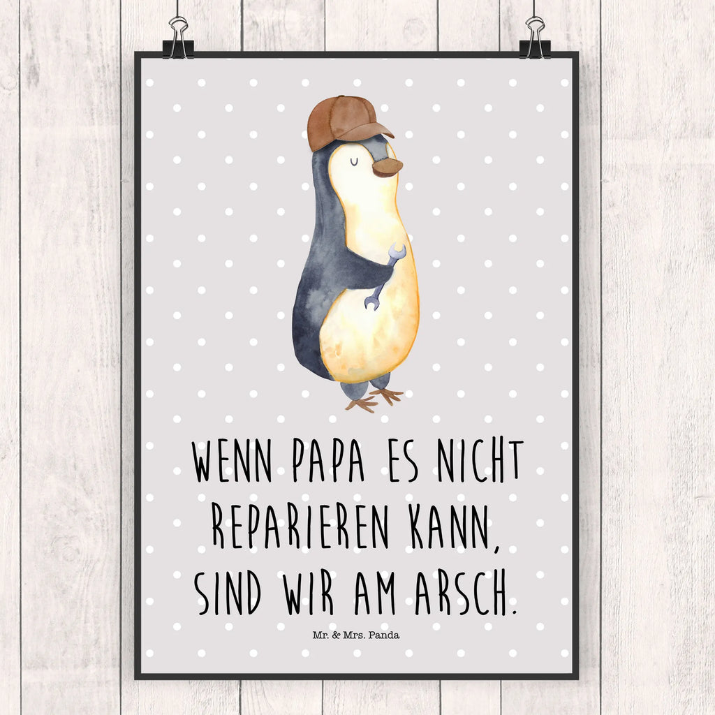 Poster Wenn Papa es nicht reparieren kann, sind wir am Arsch Poster, Wandposter, Bild, Wanddeko, Küchenposter, Kinderposter, Wanddeko Bild, Raumdekoration, Wanddekoration, Handgemaltes Poster, Mr. & Mrs. Panda Poster, Designposter, Kunstdruck, Posterdruck, Familie, Vatertag, Muttertag, Bruder, Schwester, Mama, Papa, Oma, Opa, Vater, Geschenk Papa, Bester Papa der Welt