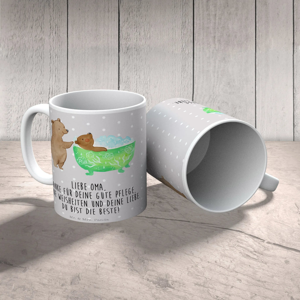 Tasse Oma badet Tasse, Kaffeetasse, Teetasse, Becher, Kaffeebecher, Teebecher, Keramiktasse, Porzellantasse, Büro Tasse, Geschenk Tasse, Tasse Sprüche, Tasse Motive, Kaffeetassen, Tasse bedrucken, Designer Tasse, Cappuccino Tassen, Schöne Teetassen, Familie, Vatertag, Muttertag, Bruder, Schwester, Mama, Papa, Oma, Opa, Großmutter, Enkel, Baden, Liebe